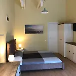 Апартаменты White Crow House
