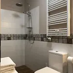 Апартаменты White Crow House