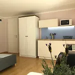 Апартаменты White Crow House