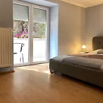 Апартаменты White Crow House