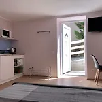 White Crow House Апартаменты