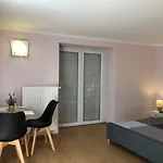 Апартаменты White Crow House *