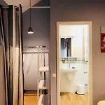 Апартаменты White Crow House