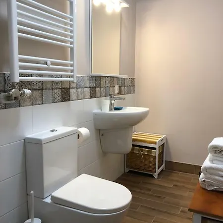 Apartment White Crow House *