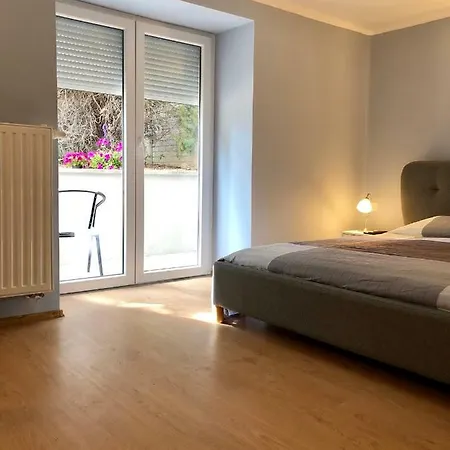 Apartment White Crow House