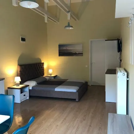 Apartment White Crow House