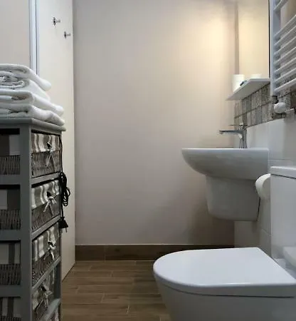 Apartment White Crow House *